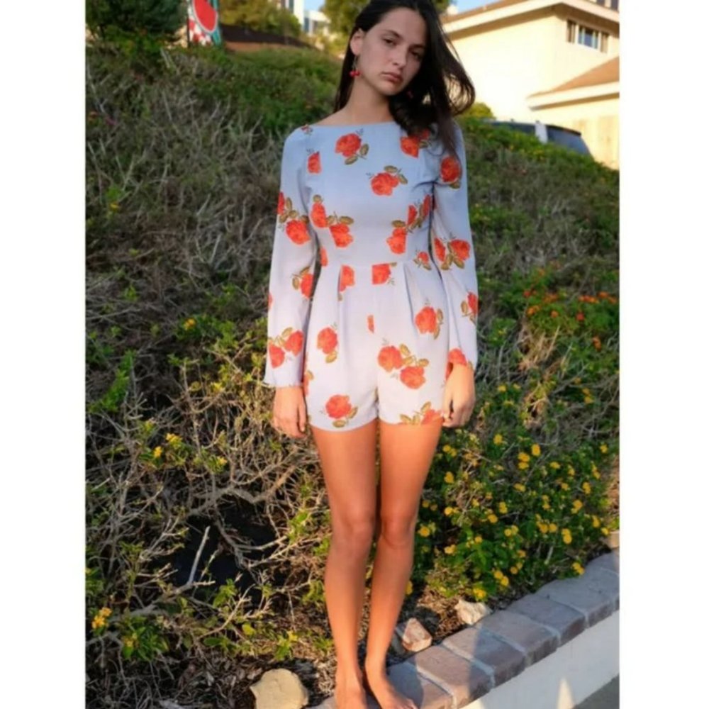 NWT Urban Outfitters Heaven Floral Lace Up Back Romper Size Medium